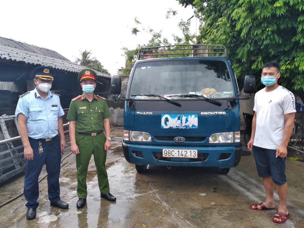 Bắc Giang: Lực lượng chức năng ngăn chặn gần 1,8 tấn lợn bị mắc bệnh dịch tả châu Phi